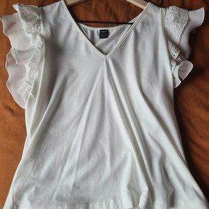 White basic shirt with flare sleeves